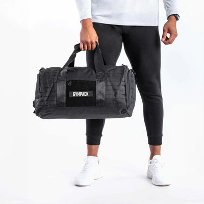 Bolsa Gympack Duffel 40L Preta - Segurada na Mão por Modelo