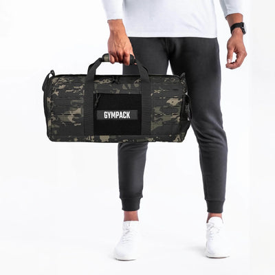 Bolsa Gympack Duffel 40L Preta Camuflada - Segurada na Mão por Modelo